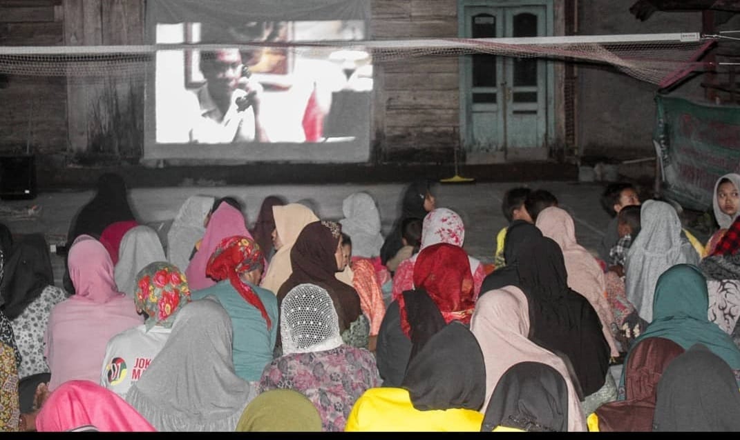 Cegah Radikalisme, HMPS PPKN Gelar Nobar Film Dokumenter Bersama Masyarakat Desa