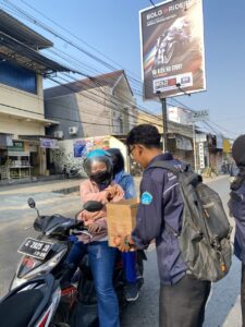 GERAKAN KEMANUSIAAN DARI TEGAL! BEM FKIP DAN HMPS PBSI GALANG DONASI UNTUK KORBAN BENCANA KALIMANTAN DAN NTT